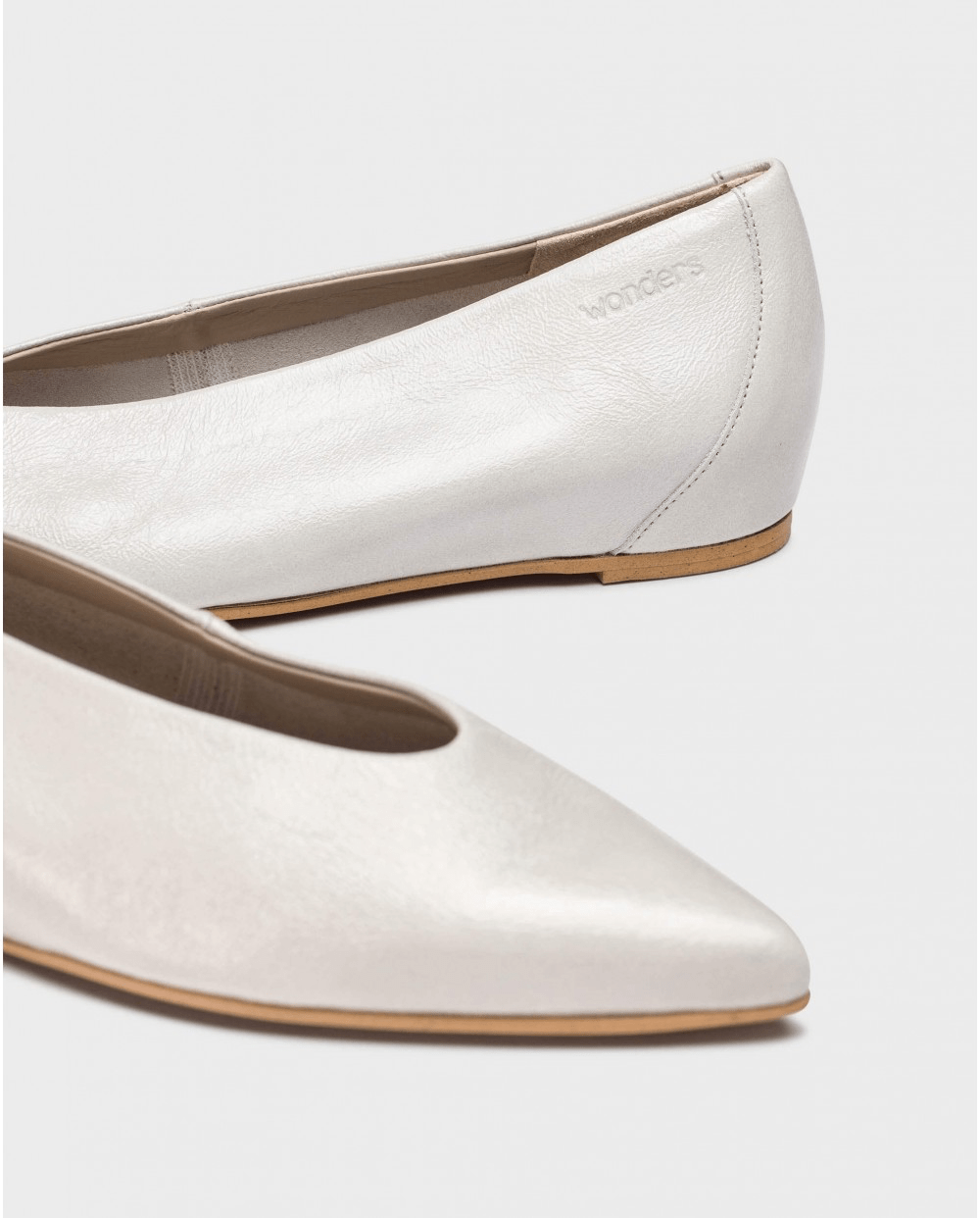Triana | Stark Off White | Wonders | Flats | Jenny Shoo Bootique