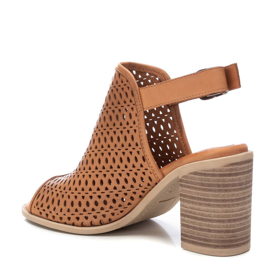 Tia | Camel