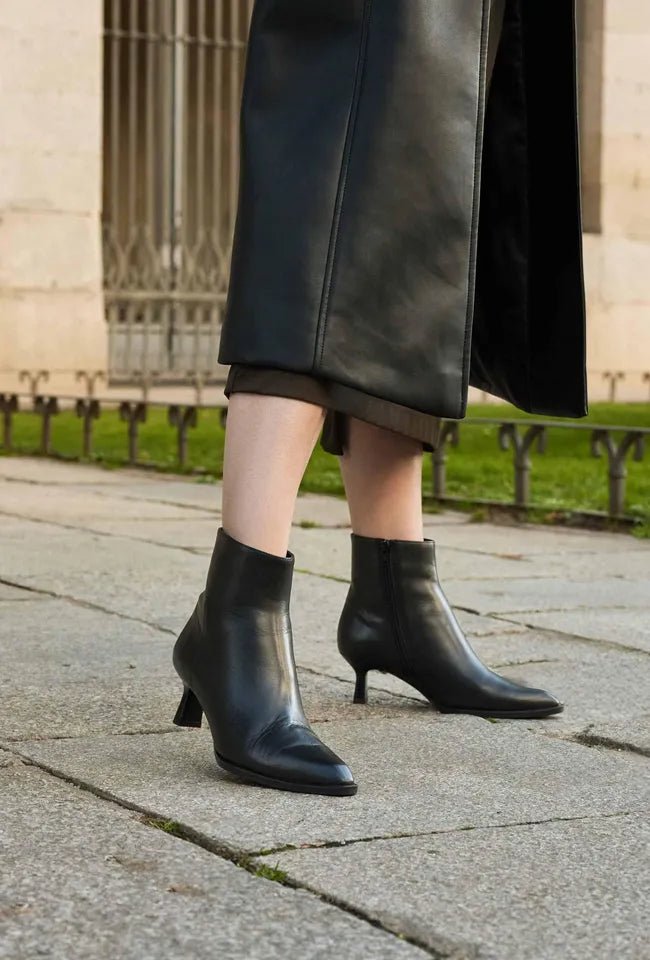 Lomas | Black | Unisa | Ankle Boots | Jenny Shoo Bootique