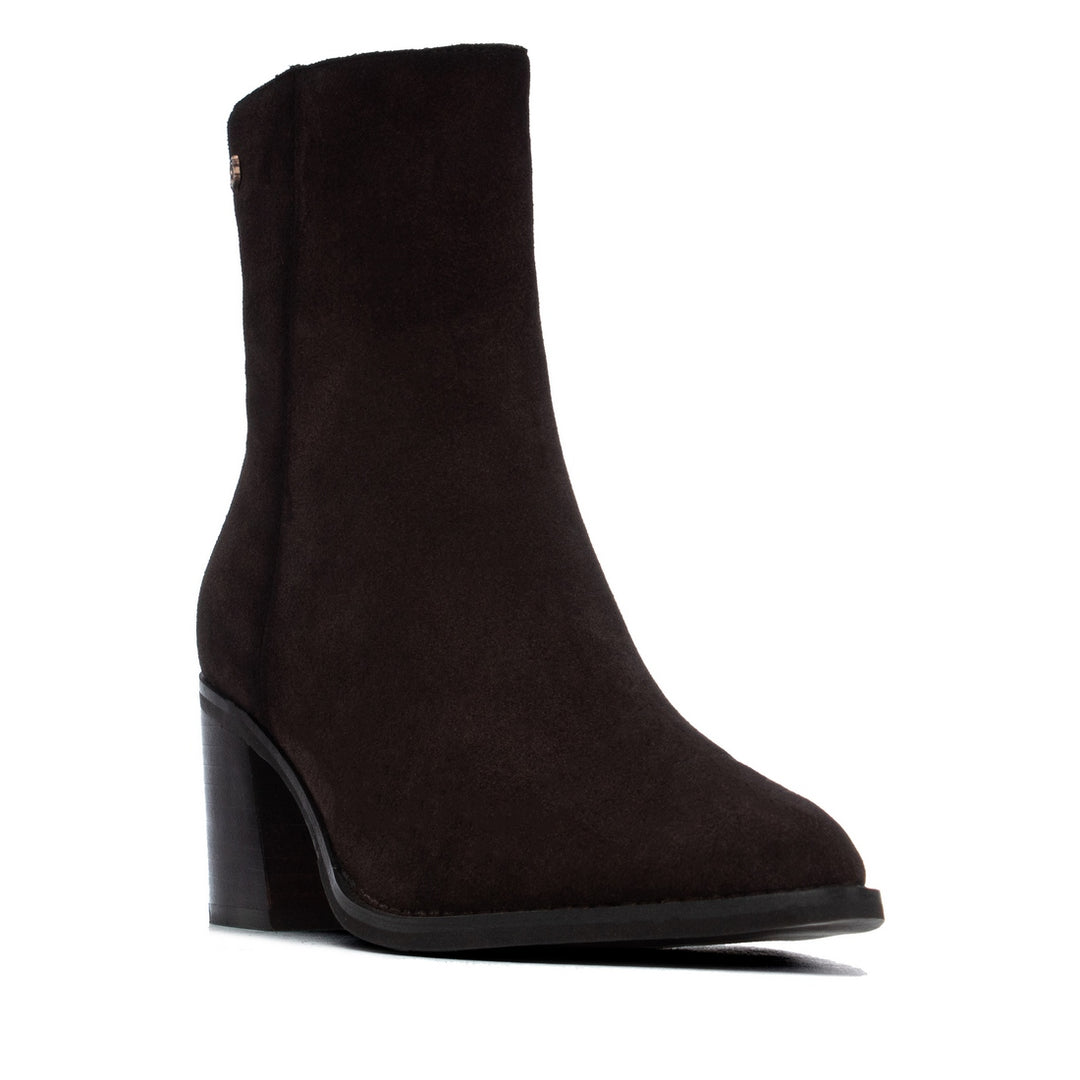 Cliona | Brown