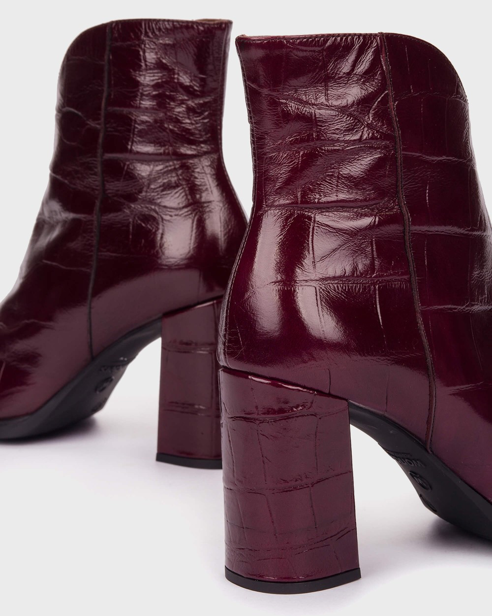 Aurora 44 | Burgundy
