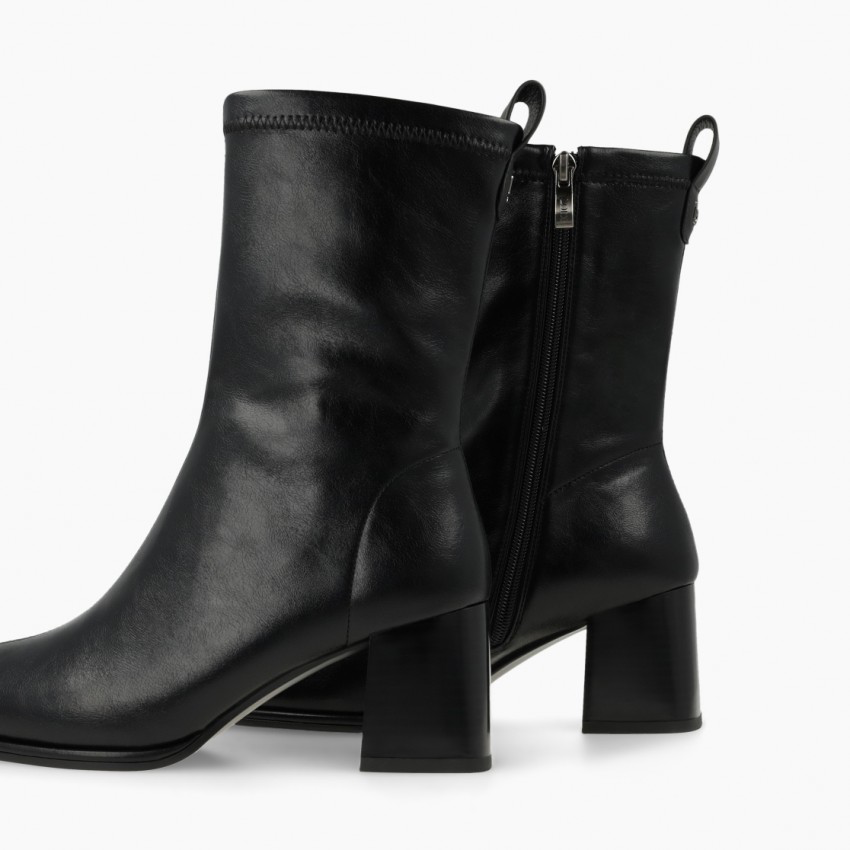 Hekka | Black Stretch Leather