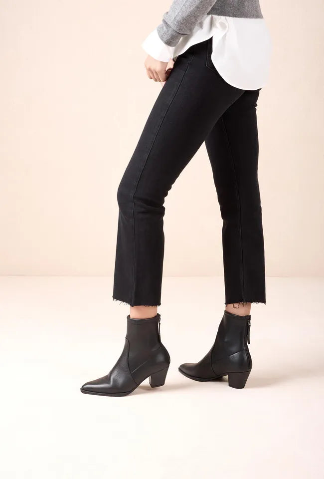 Lotus | Black Stretch Leather