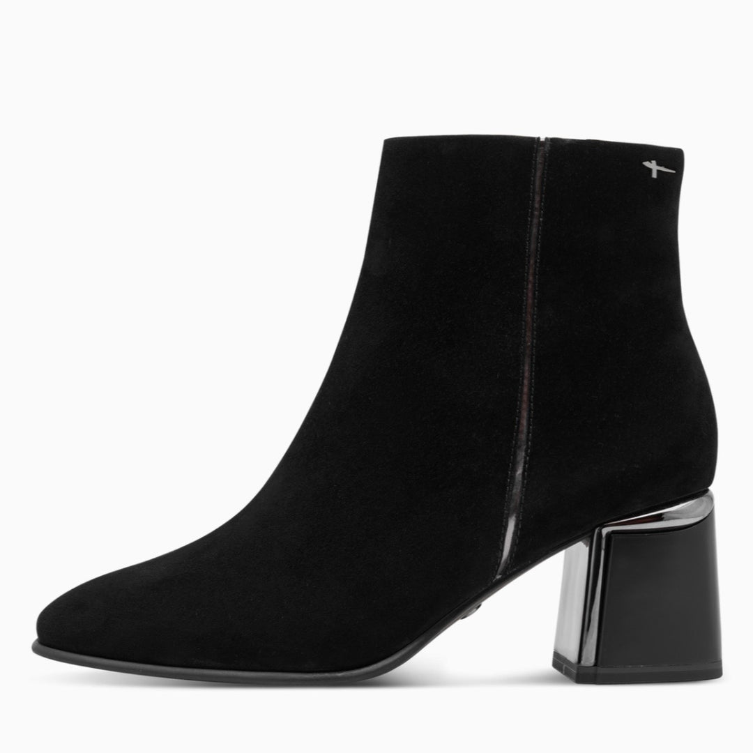 Dargun | Black