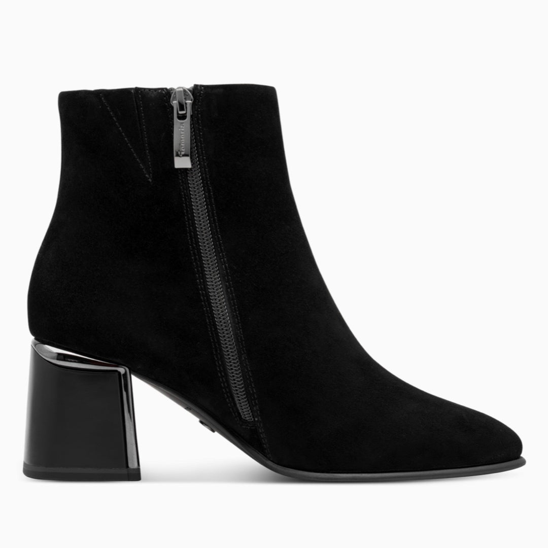 Dargun | Black