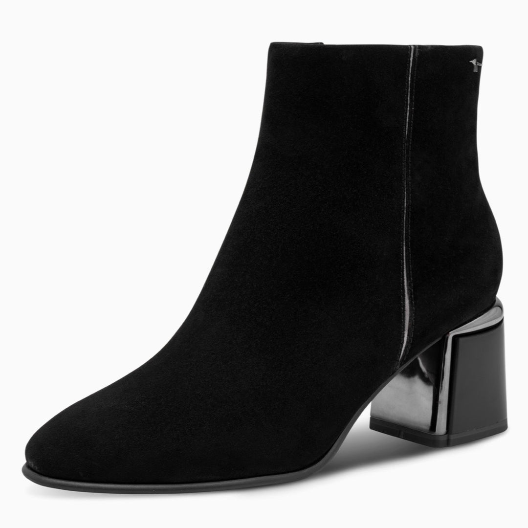 Dargun | Black