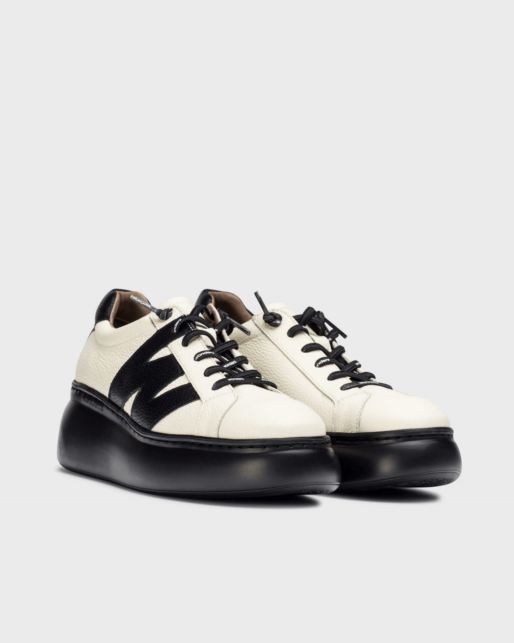 Dorita | Milk - Black | Wonders | Trainers | Jenny Shoo Bootique