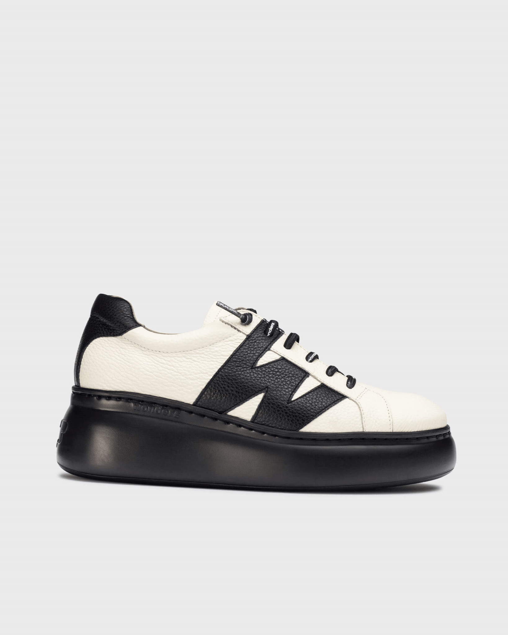 Dorita | Milk - Black | Wonders | Trainers | Jenny Shoo Bootique