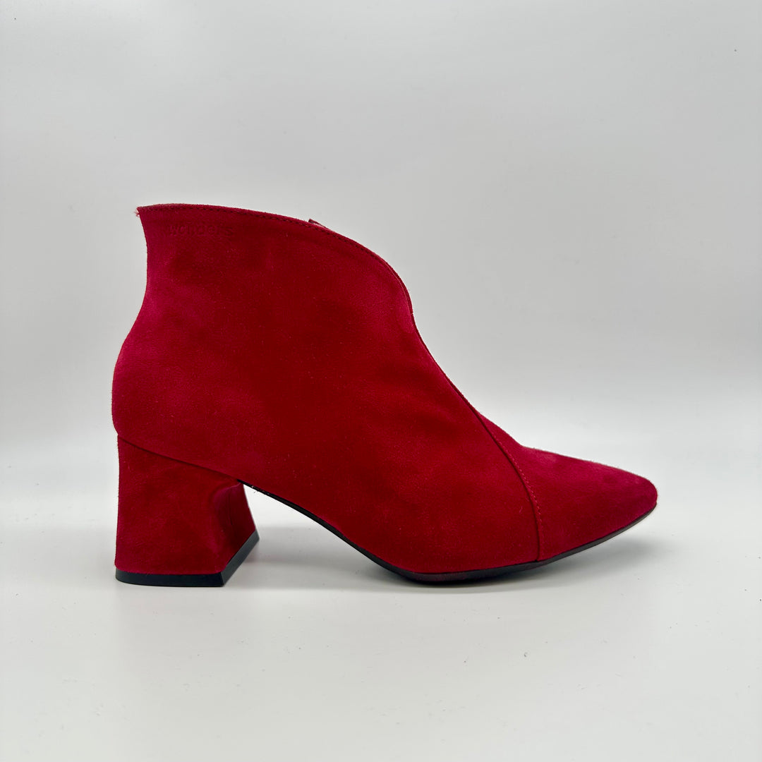 Eliot | Red