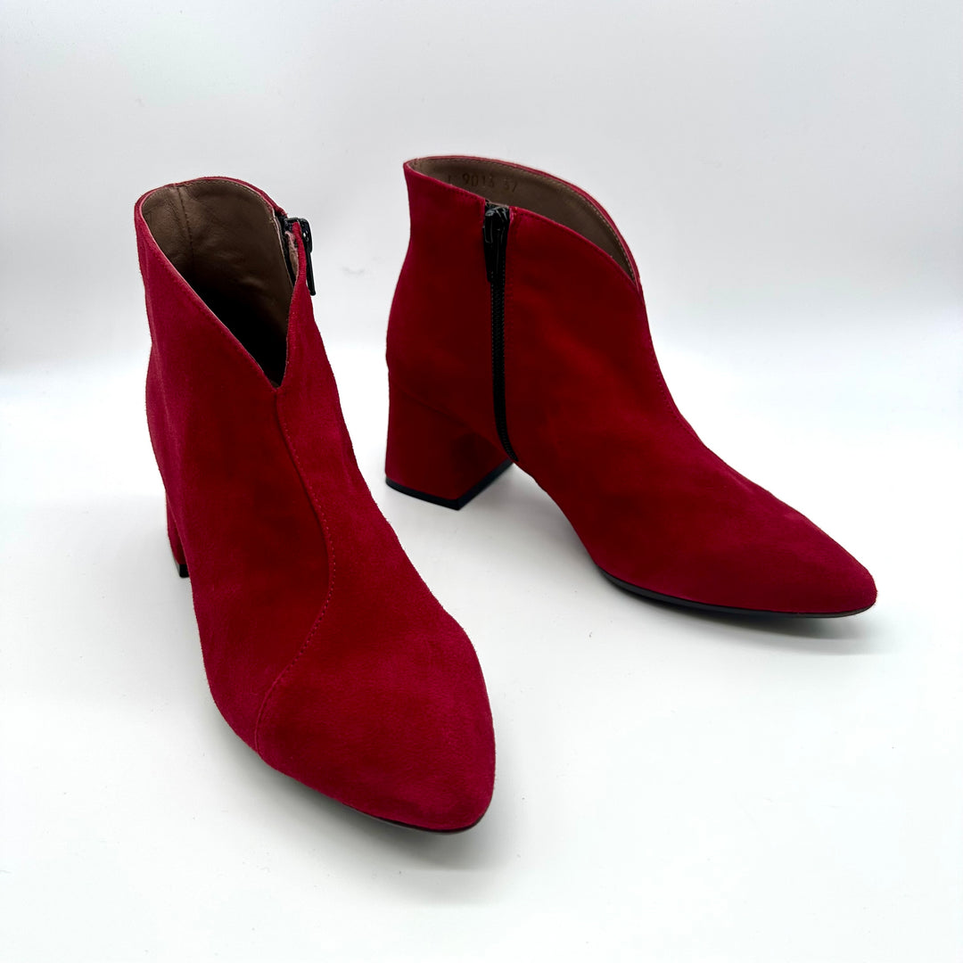 Eliot | Red
