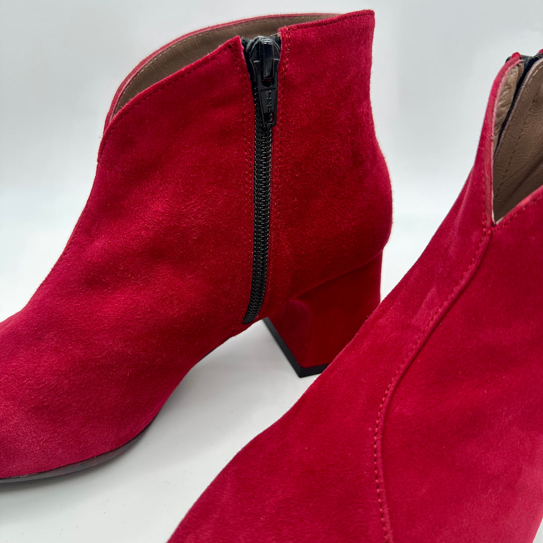 Eliot | Red