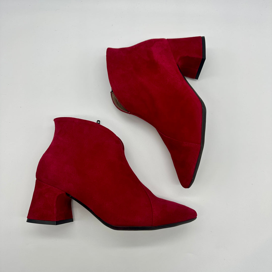 Eliot | Red