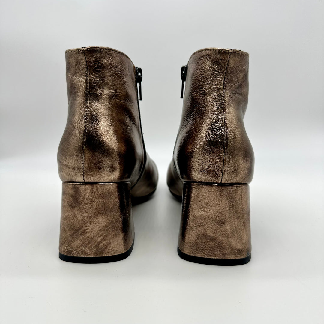 Eliot | Bronze