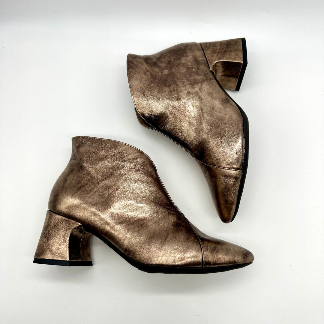 Eliot | Bronze
