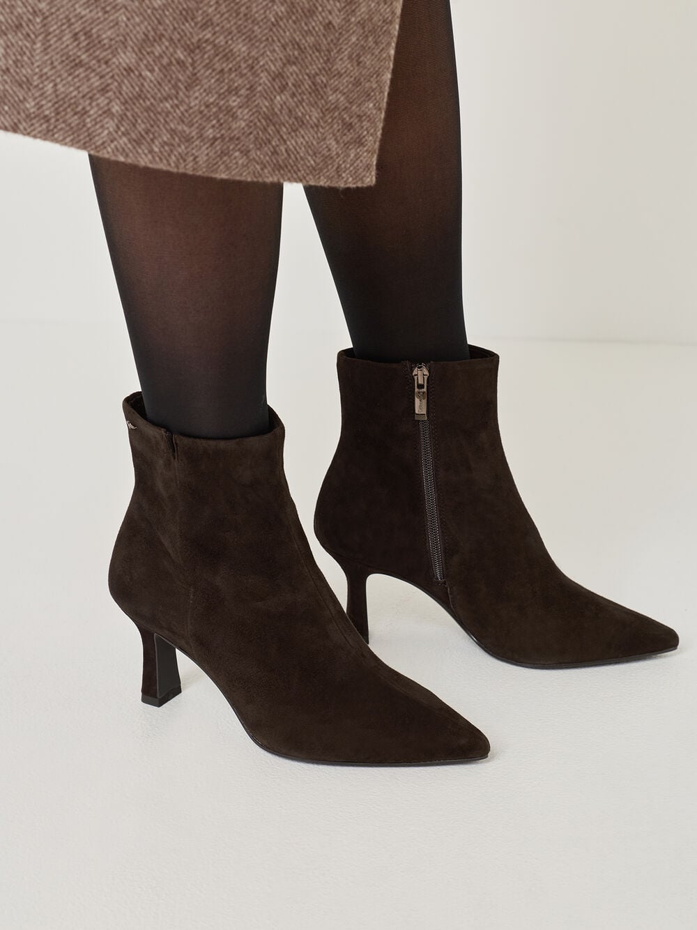 Dahn | Chocolate Brown Suede