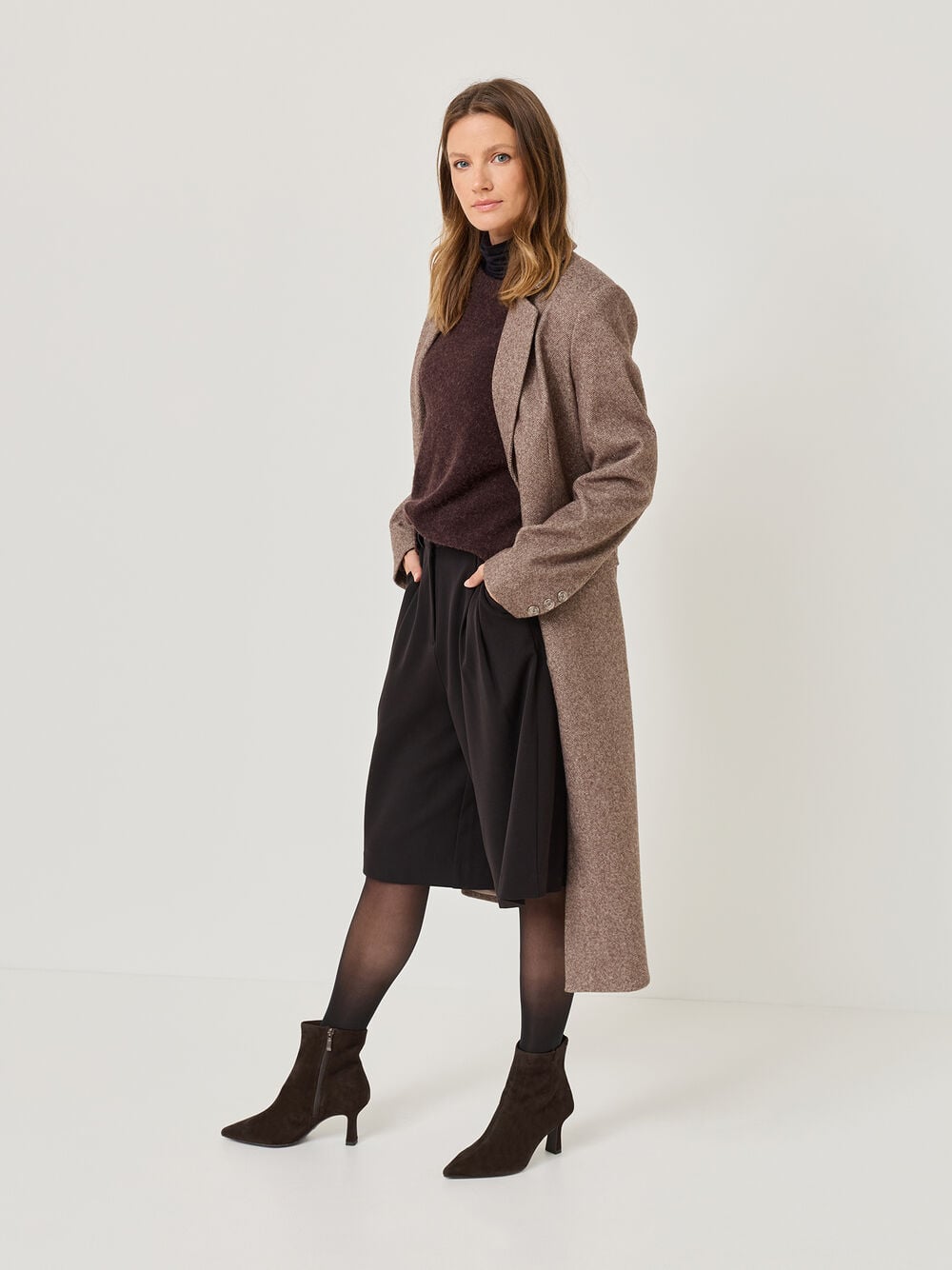 Dahn | Chocolate Brown Suede